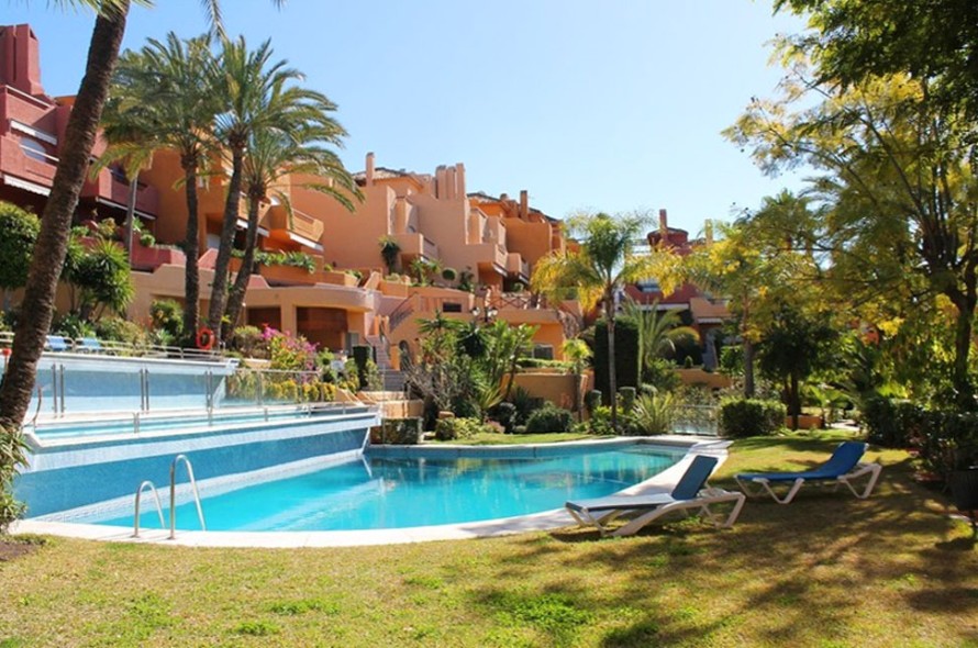 Large Townhouse in El Palmeral 480.000€