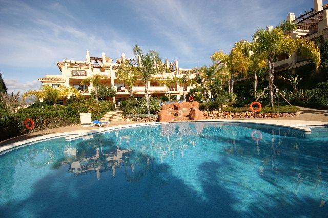 BRIGHT AND AIRY GROUND FLOOR APARTMENT NEAR BANUS PORT ONLY 295.000€